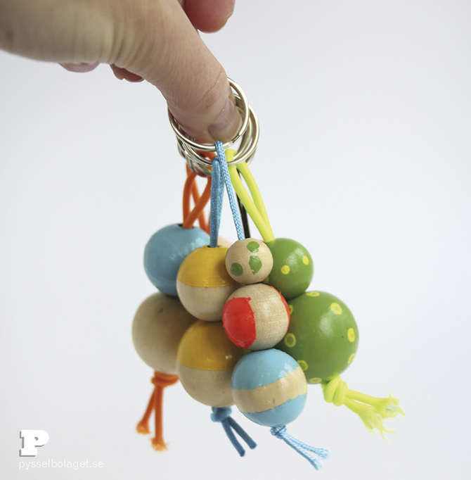 Wood bead keyrings PB 20145