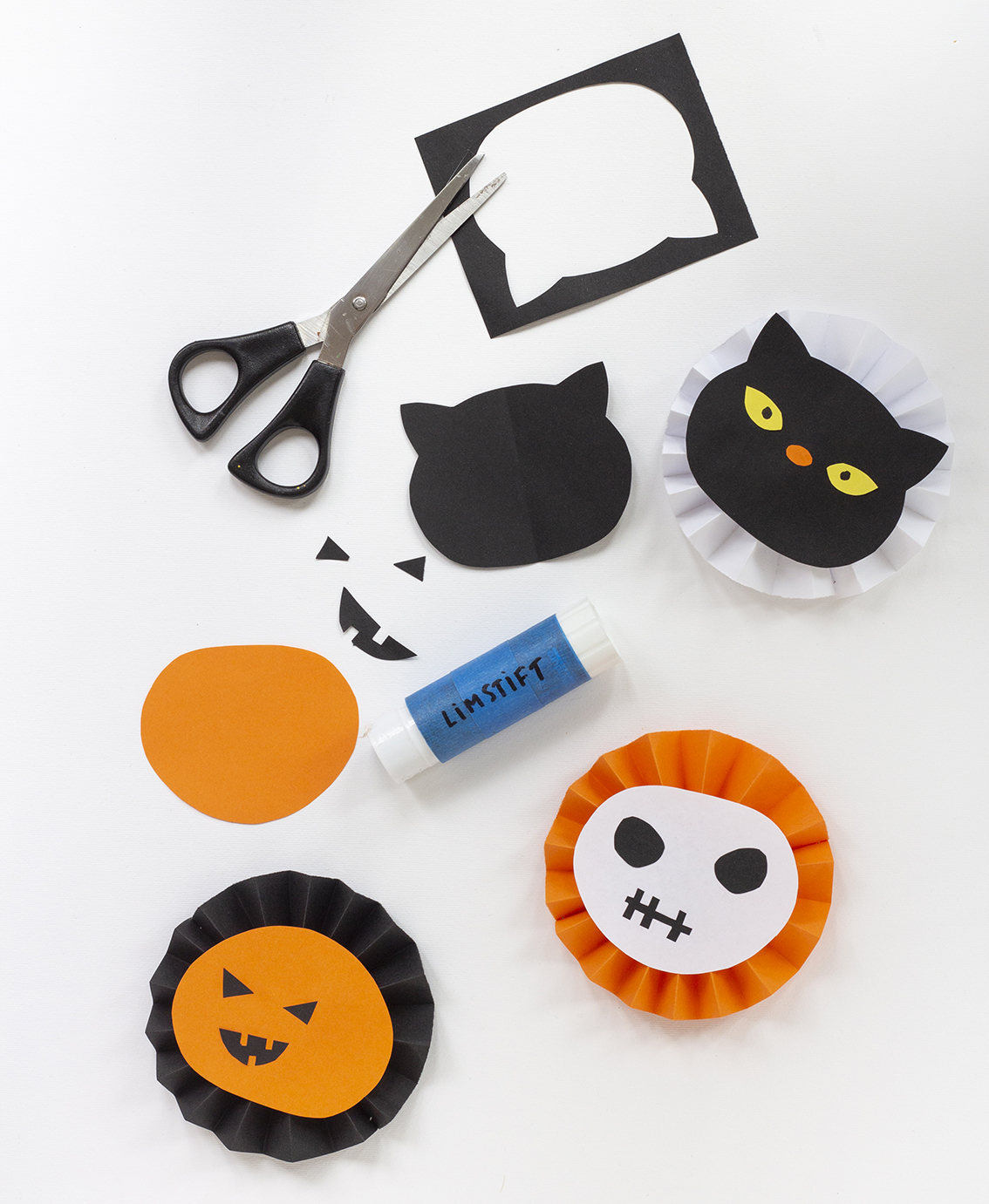 Halloweenfigurer i vikt papper